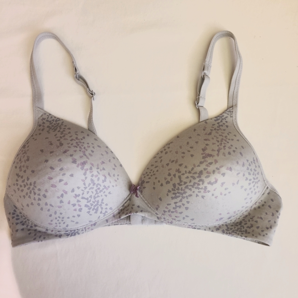 Soft Gray Underwire Bra with Molded Cups and Adjustable Straps